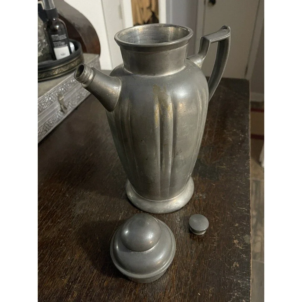 VINTAGE PILGRIM PEWTER PITCHER 3 PINT 2334 LIDDED SCREW SPOUT CAP APPRX: 10”T